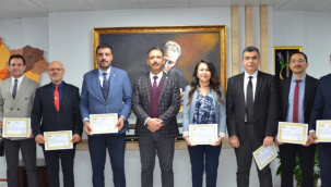 Başarılı okul müdürleri belgelerini aldı