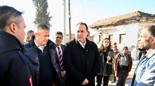 Başkan Dutlulu Gördes'te yangında yaşamını yitiren vatandaşın ailesine taziye ziyaretinde bulundu