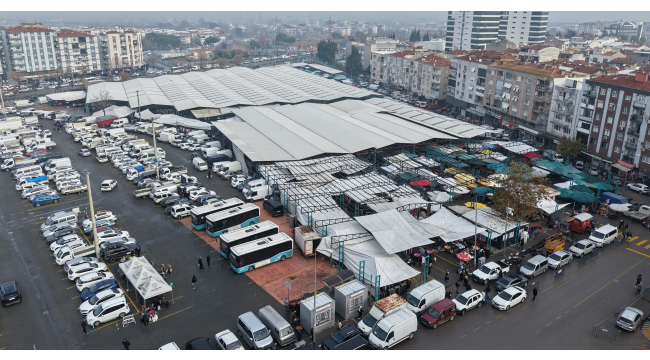 Başkan Dutlulu pazarcı esnafının üstünü örttü