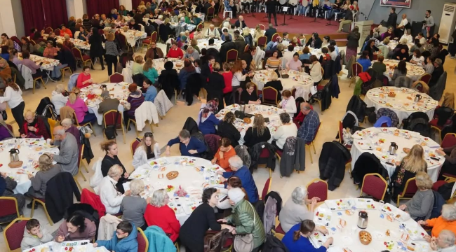 Başkan Engin mahalleevleri kurslarına katılan kadınlarla kahvaltıda buluştu