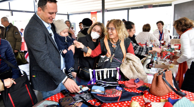 Başkan hediyeleri çağdaş yaşam kermesinden aldı