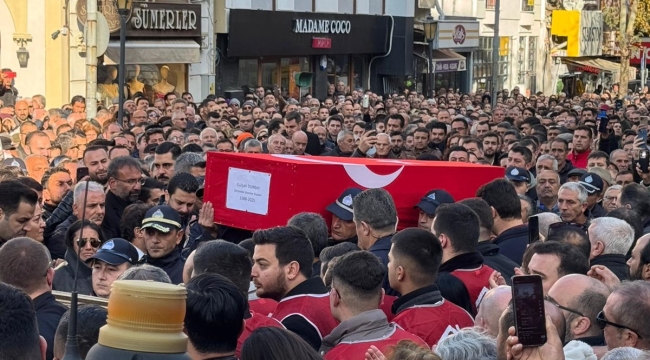Cenaze alkışlarla belediyeye getirildi