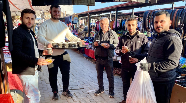 CHP Akhisar gençlik kolları pazarcı esnafına çorba dağıttı