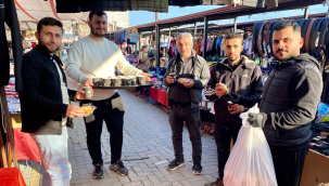 CHP Akhisar gençlik kolları pazarcı esnafına çorba dağıttı