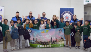 Çocuklara çanta kırtasiye setleri dağıtıldı