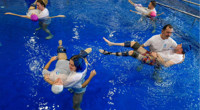 Engellilere yönelik su içi terapötik uygulama 