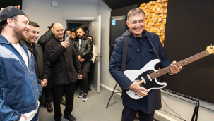 Gençlere profesyonel ekipmanlarla ücretsiz müzik kaydı