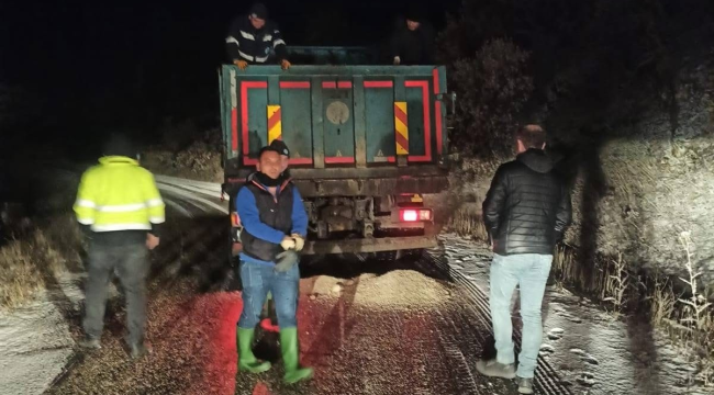 Kar yağışının etkili olduğu Kula'da karla mücadele 