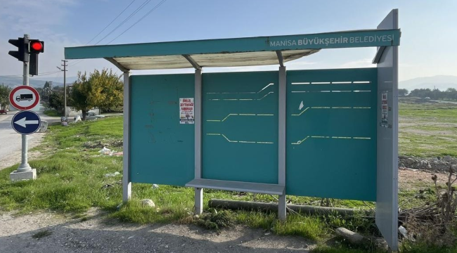 Kırkağaç'ta otobüs durakları yenilendi