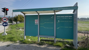 Kırkağaç'ta otobüs durakları yenilendi