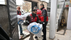 Kış gününde yoksula sıcak yardım