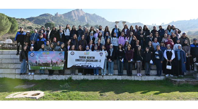 Öğrenciler Salihli ve Kula'da bilgilendirme gezisinde