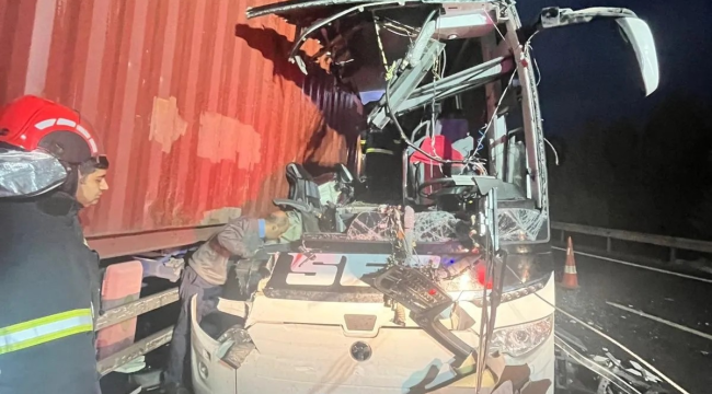 Otoyol kan gölüne döndü! 7 kişi yaşamını yitirdi