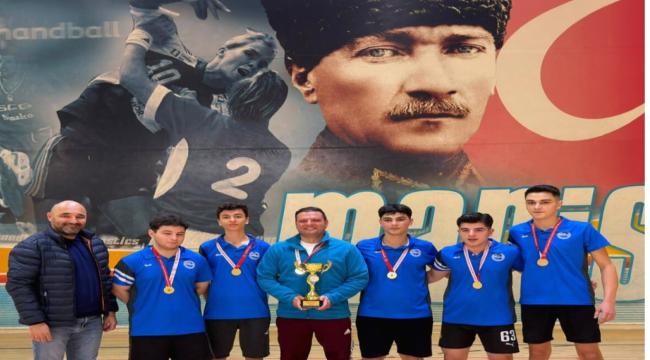 Özel MOSTEM Lisesi 23 altınla şampiyon olarak döndü