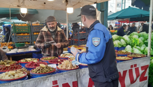 Polis pazarda dolandırıcılığa karşı bilgilendirme broşürü dağıttı