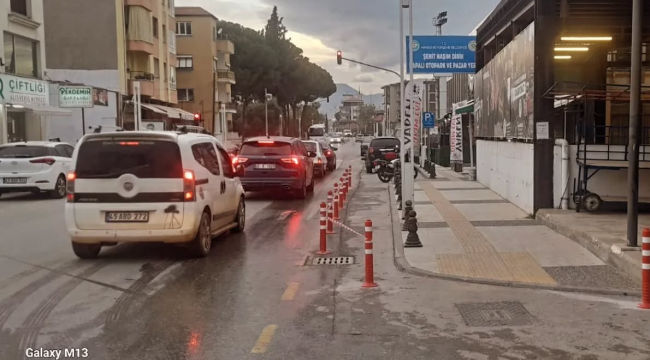 Sarıgöl'de otobüs ve dolmuş durakları dubalarla güvenli hale getirildi