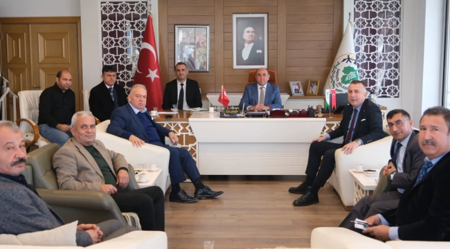 Tariş pamuk ve üzüm birliği başkanları başkan Akdeniz'i ziyaret etti