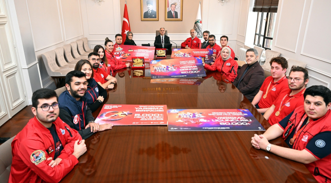 Vali Özkan TEKNOFEST'e derece alan MCBÜ takımlarını misafir etti