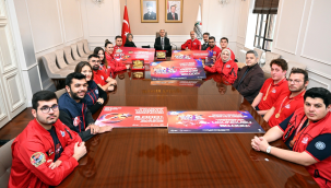 Vali Özkan TEKNOFEST'e derece alan MCBÜ takımlarını misafir etti