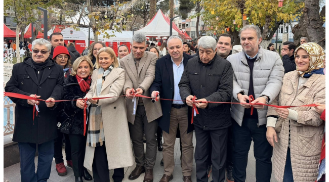 Yeni yıl kadın el emeği çarşısını başkanlar açtı