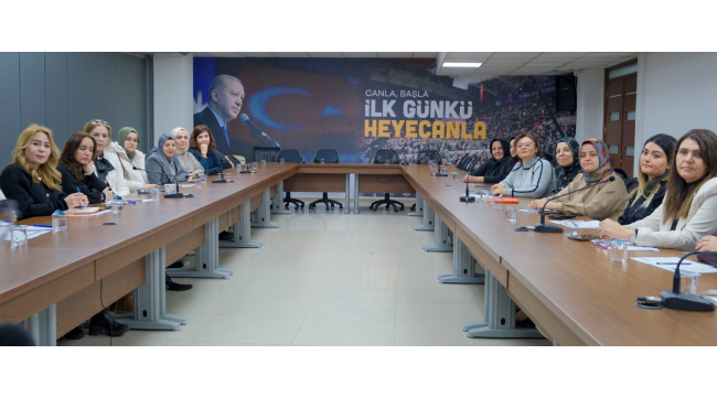 AKP İlçe kadın kolları toplantısına başkan Turgut'ta katıldı
