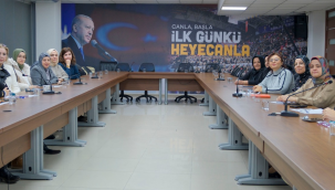 AKP İlçe kadın kolları toplantısına başkan Turgut'ta katıldı