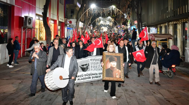 Alaşehirliler Atatürk'ün Alaşehir'e gelişini böyle kutladı
