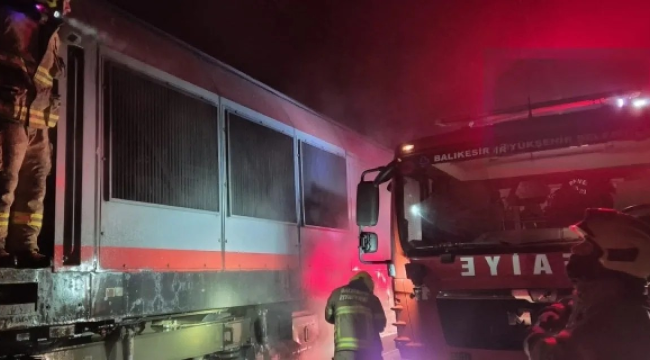 Balıkesir'de yük treni yandı