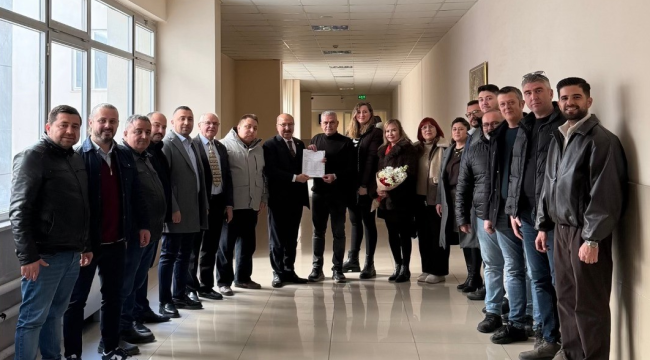 Başkan Akyüz mazbatasını aldı