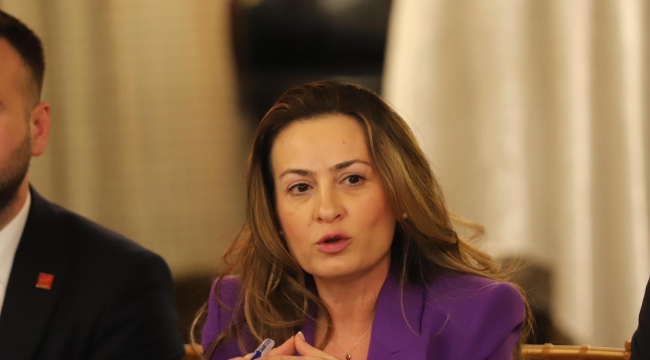 Başkan Özalper''iktidar kadınları koruyamıyor" 