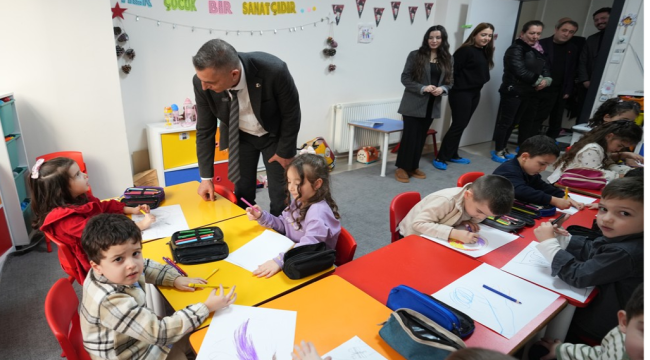 Başkan Şimşek kreş çocuklarıyla karne sevincini paylaştı