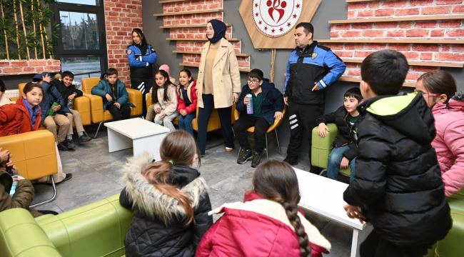 Çocuklara "Yaratıcı Drama"kursu eğitimi