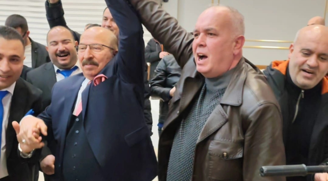 Esnaflar başkanını değiştirmedi! Akyüz güven tazeledi