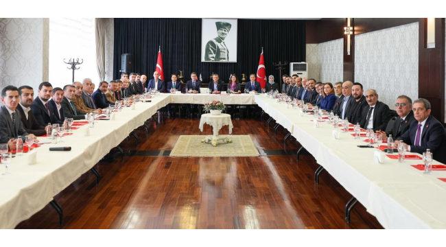Genel Başkan Özel Doğu ve Güneydoğu il başkanları ve kanaat önderleriyle bir araya geldi