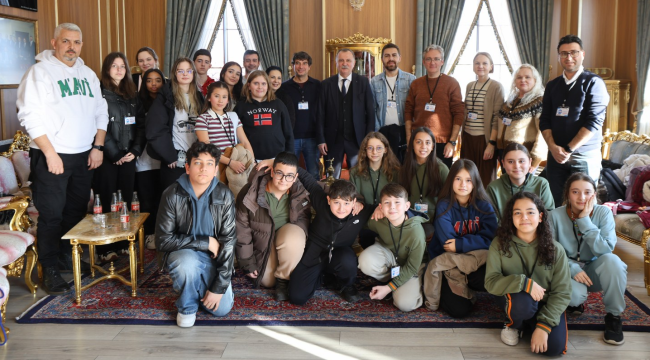 İspanya ve Litvanya'dan gelen öğrenciler başkan Balaban'ı ziyaret etti