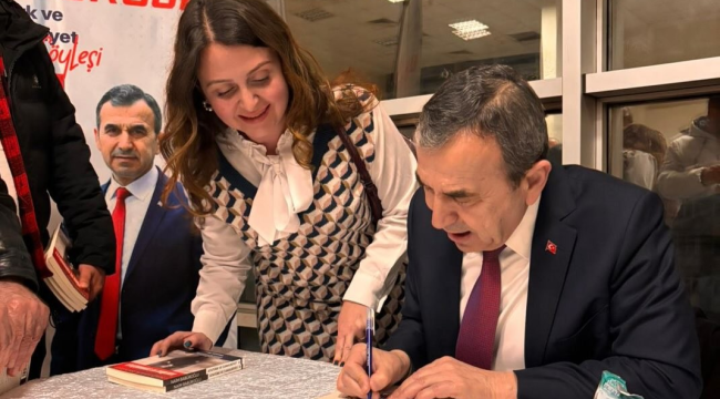 Naim Babüroğlu Manisa'da Atatürk ve cumhuriyeti anlattı