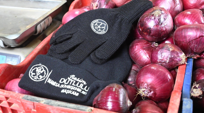 Pazarcı esnafına bere ve eldiven dağıtıldı