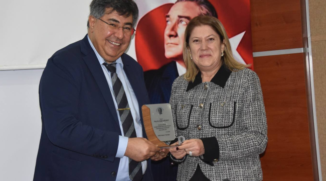 Salihli'de "insanlığın özgürlük arzusu ve barış ütopyaları" konferansı 