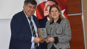 Salihli'de "insanlığın özgürlük arzusu ve barış ütopyaları" konferansı 