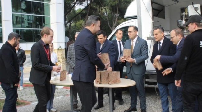 Soma adalet sarayında şehitler için lokma hayrı 