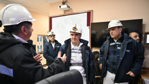 Vali Özkan yeni yılı Soma'da madencilerle karşıladı