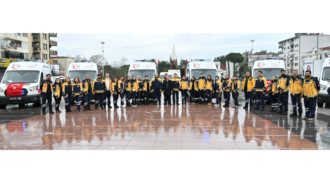 8 ilçeye verilen 8 yeni ambulans için teslim töreni düzenlendi