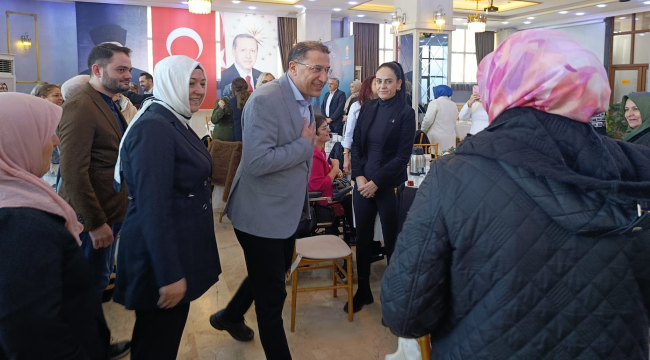 AKP kadın kollarından köklerden geleceğe teşkilatı çalıştayı