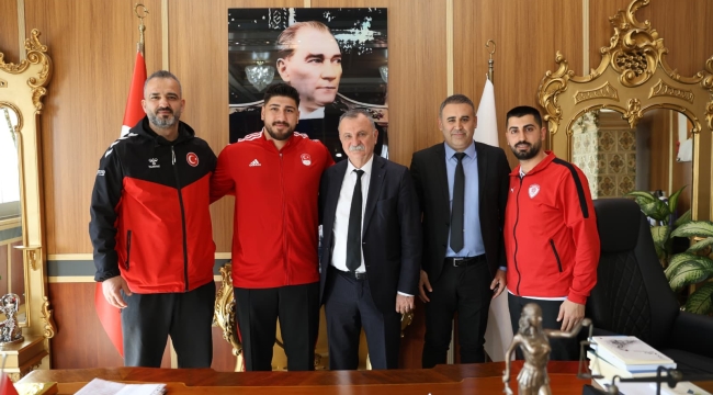 Avrupa şampiyonu ve dünya üçüncüsü Yunusemre belediyespor'da