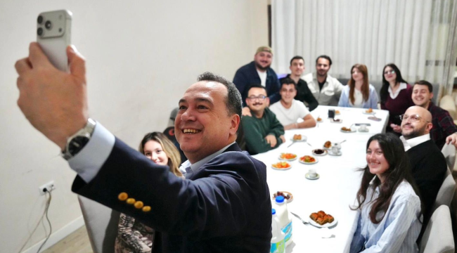 Başkan Dutlulu öğrenci evinde iftar açtı