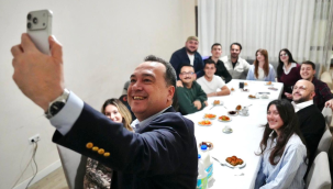 Başkan Dutlulu öğrenci evinde iftar açtı