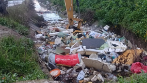  Bozköy deresinde 150 kamyon çöp temizliği