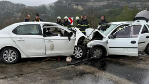 Burdur'da iki otomobil çarpıştı 6 kişi yaşamını yitirdi 5 kişi yaralandı