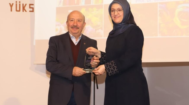 CBÜ'den Alaşehir'e iki plaket