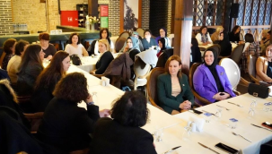 CHP'de 17 ilçeden gelen muhtarlar toplantısı